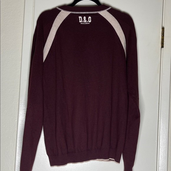 D&G Men's Vintage V-Neck Sweater in Burgundy and Cream - Picture 8 of 10